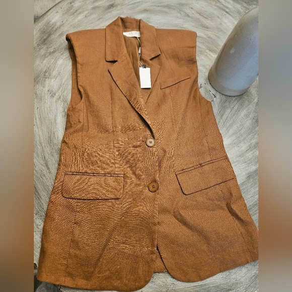 ASTR The Label Sleeveless Vest - Picture 3 of 6